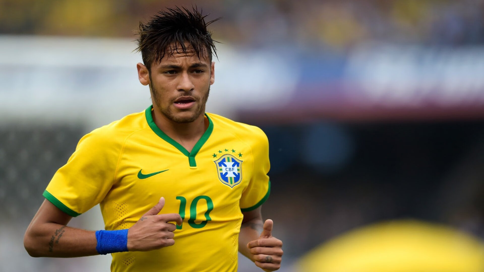 爱尔兰青少年橄榄球比赛观众席满座，爱尔兰式橄榄球